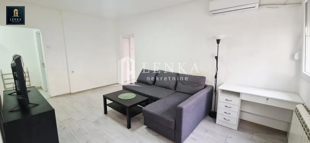 Dvoiposoban stanovi Čukarica Banovo brdo 630 evra 