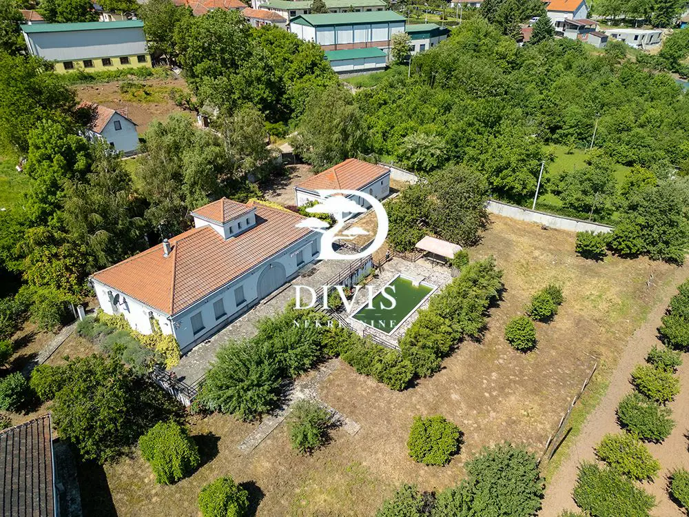 Beograd okolina Sopot  uknjizeni kuće 350000 evra 