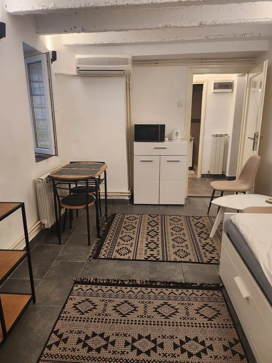 Jednosoban stanovi Stari Grad Kosančićev venac 450 evra 