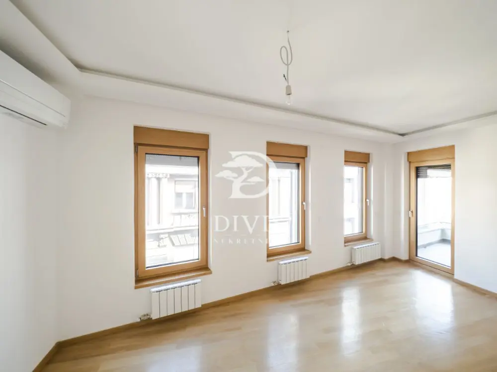 Beograd Vračar  uknjizeni Trosoban stanovi 380000 evra 