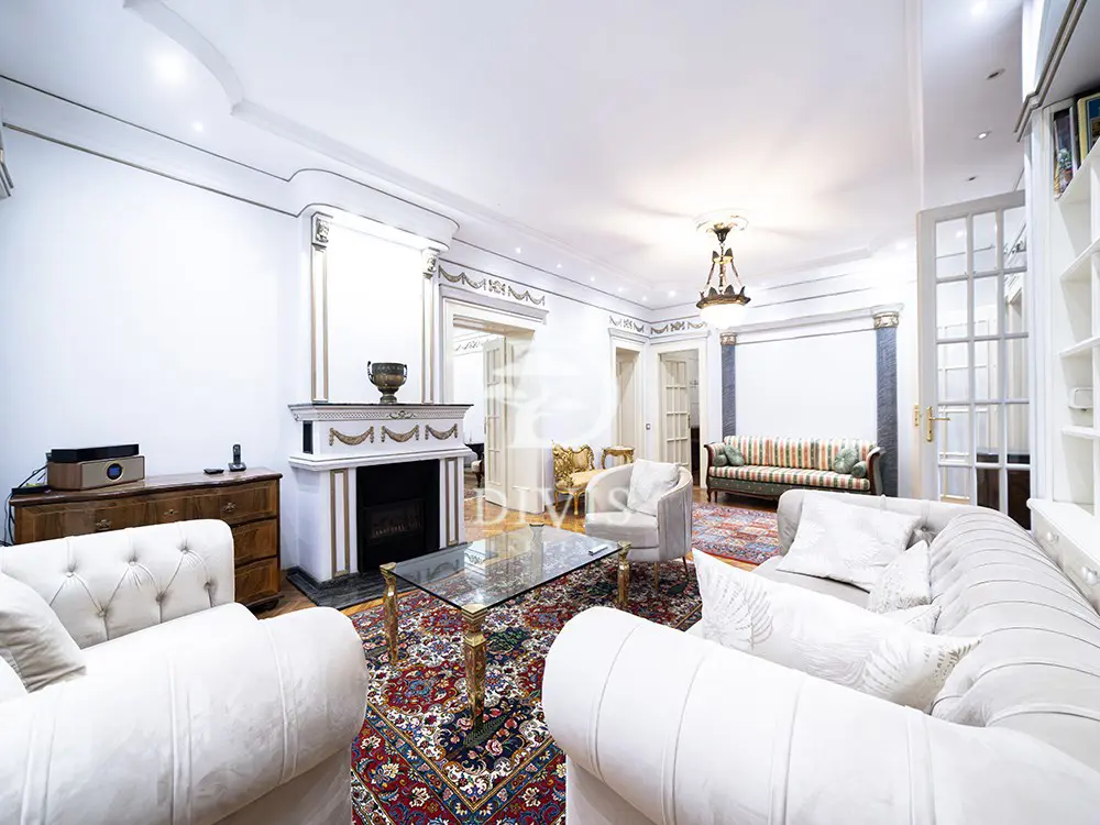 Beograd Stari Grad  uknjizeni Troiposoban stanovi 580000 evra 