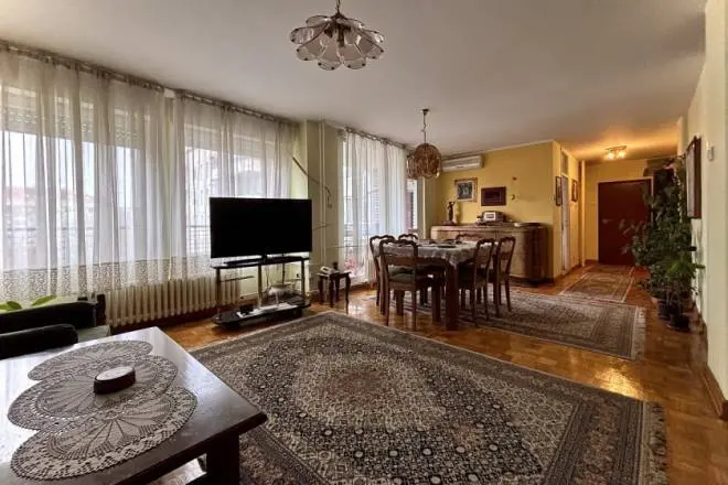 Trosoban stanovi Novi Beograd Studentski grad ( blokk 34) 325000 evra 