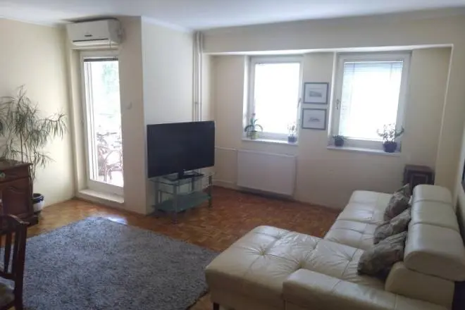  uknjizeni Trosoban stanovi Novi Beograd Sava centar (Blok 19 do 23) 355000 evra 