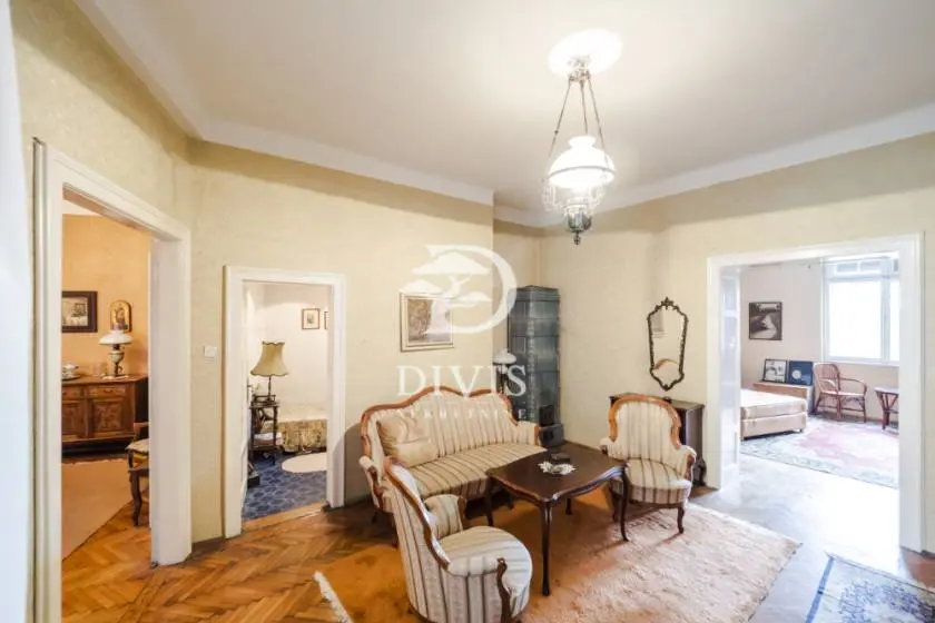 Beograd Savski venac  uknjizeni Četvoroiposoban stanovi 330000 evra 