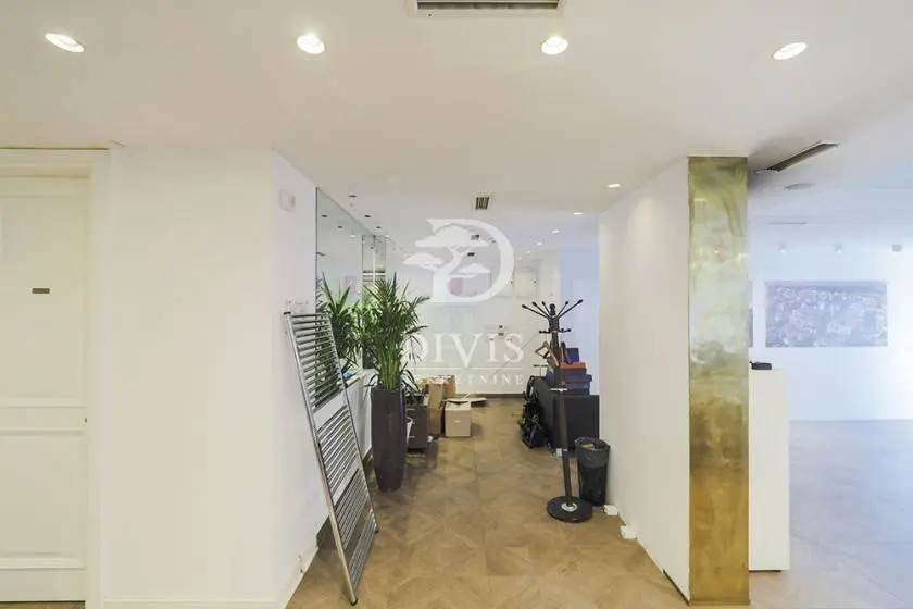 Beograd Stari Grad  novogradnja poslovni prostor 3000 evra 