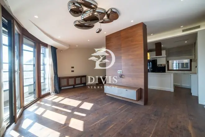  uknjizeni  novogradnja Četvorosoban stanovi Vračar Hram 640000 evra 