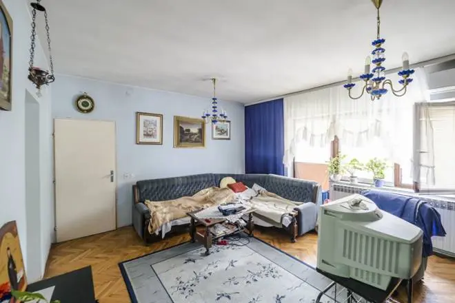 Beograd Zvezdara  uknjizeni kuće 470000 evra 
