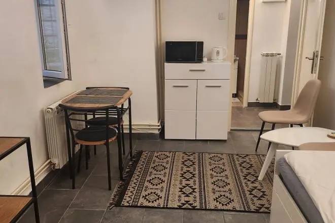 Jednosoban stanovi Stari Grad Kosančićev venac 400 evra 