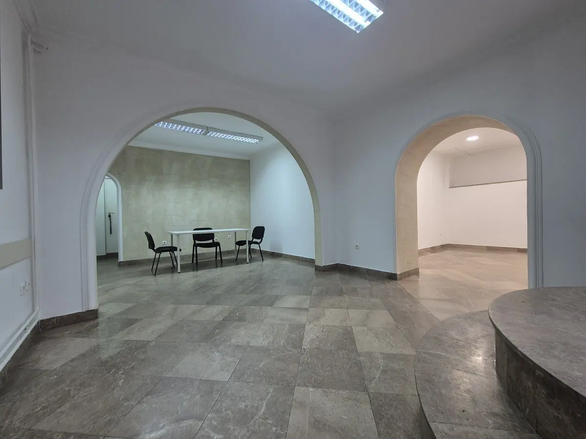 Beograd Savski venac  uknjizeni poslovni prostor 155500 evra 
