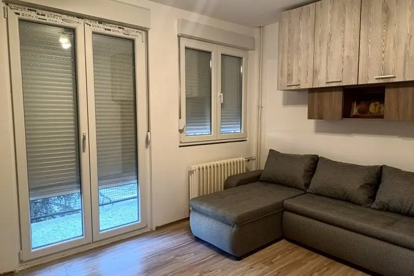 Dvosoban stanovi Palilula Karaburma 500 evra 