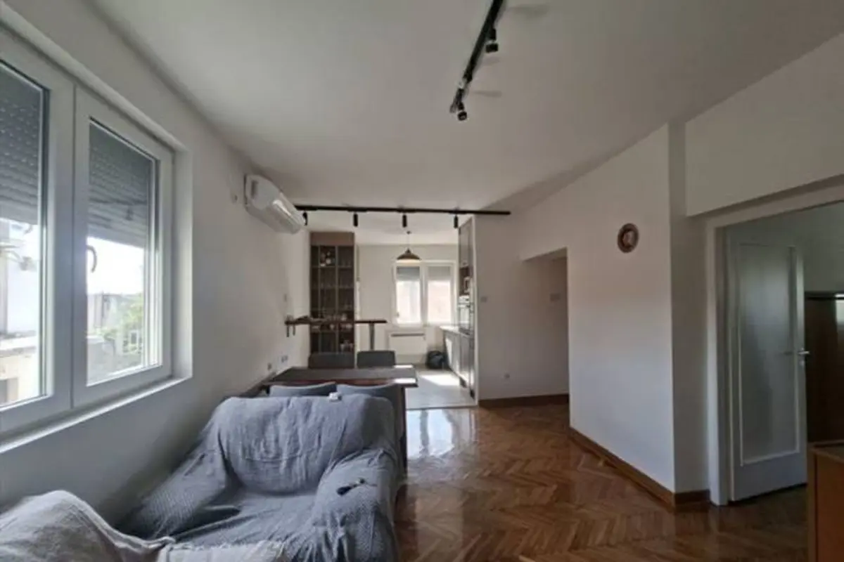 Beograd Voždovac Trosoban stanovi 850 evra 