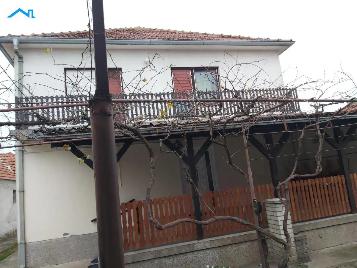 Indjija Indjija  uknjizeni kuće 176000 evra 