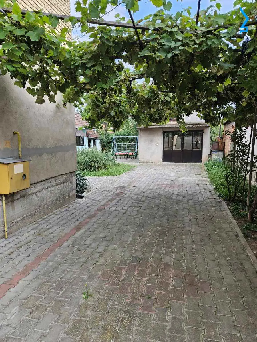  uknjizeni kuće Indjija Indjija 220000 evra 