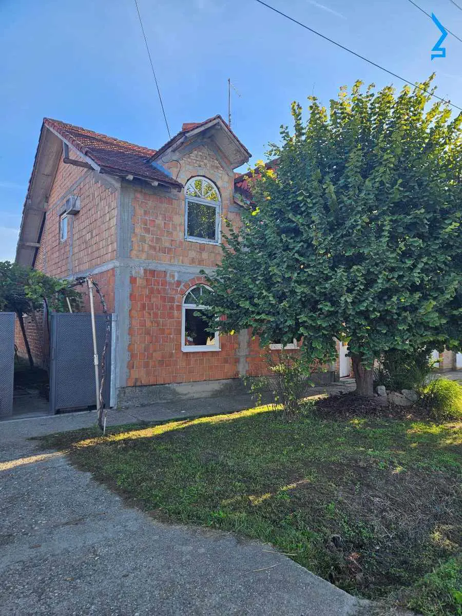 kuće Indjija Novi Slankamen  novogradnja  uknjizeni 