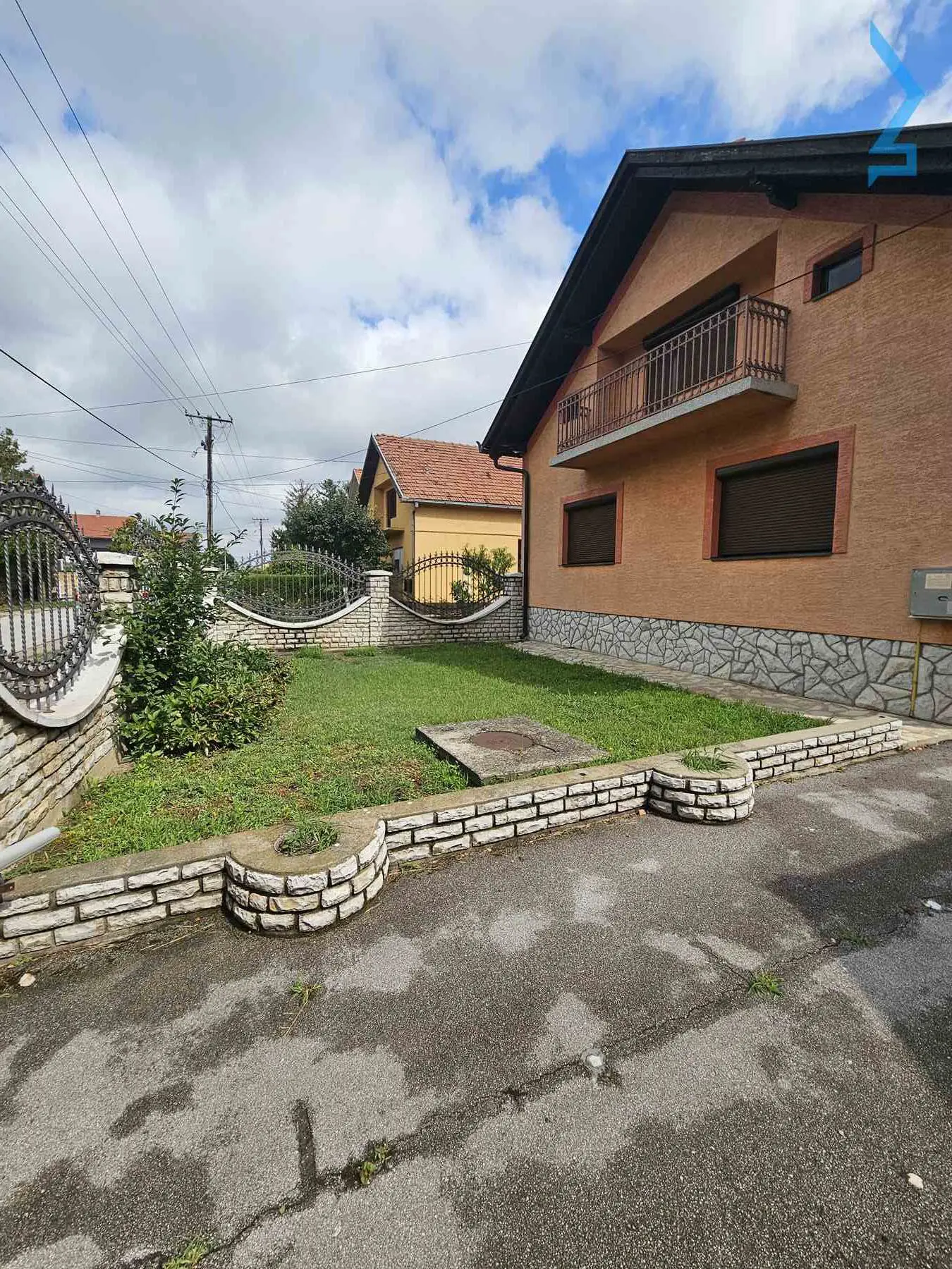 Indjija Indjija  novogradnja  uknjizeni kuće 180000 evra 