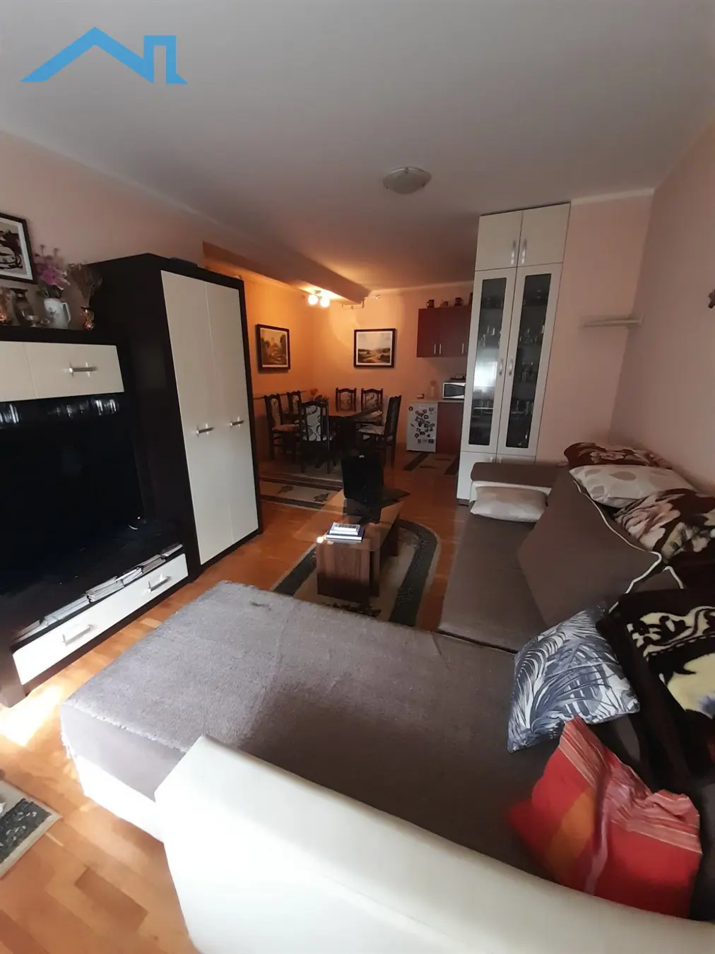  uknjizeni stanovi Indjija Indjija 90000 evra 