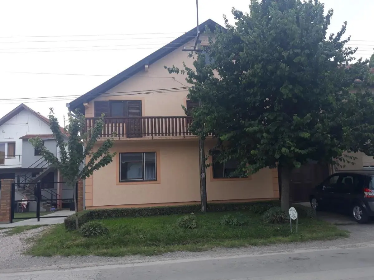  uknjizeni  novogradnja kuće Indjija Indjija 170000 evra 