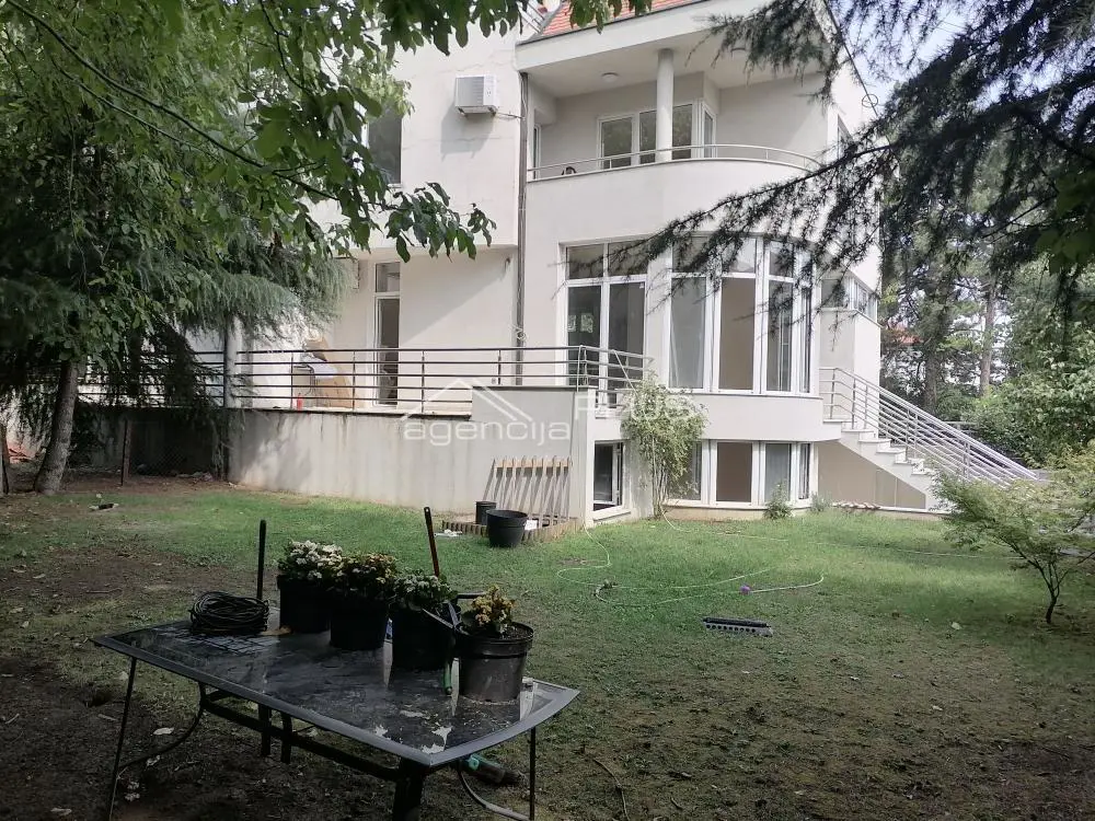 Beograd Savski venac kuće 3500 evra 