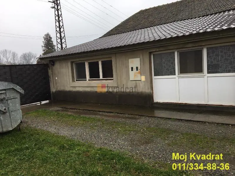  uknjizeni poslovni prostor Okolina - 250000 evra 