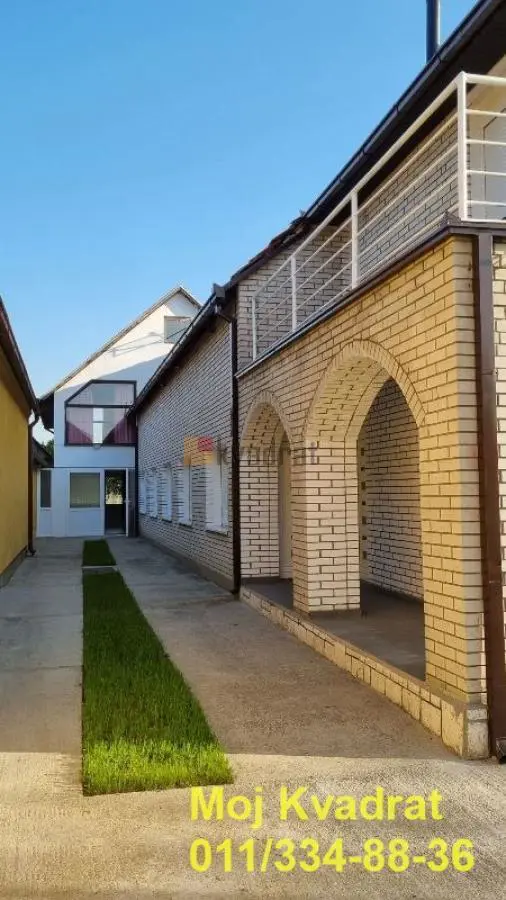Pećinci Zemun  uknjizeni kuće 180000 evra 