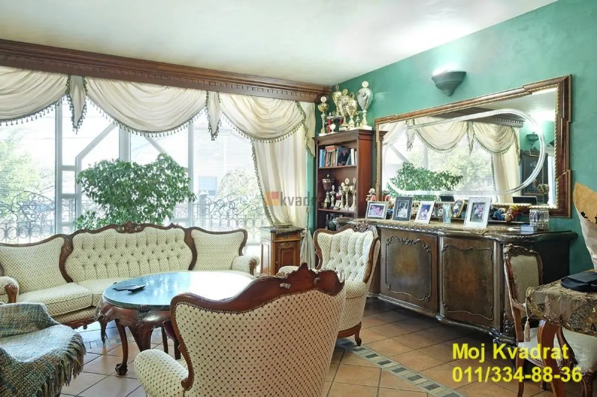  uknjizeni kuće Zemun - 1496000 evra 