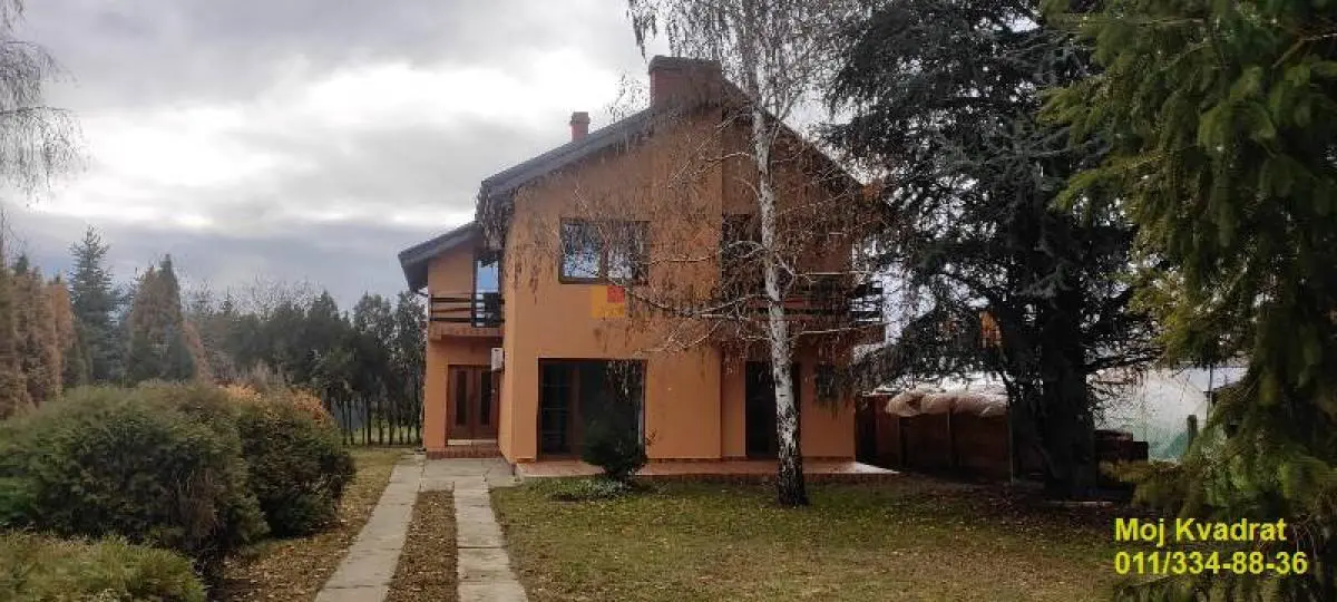 Beograd Mladenovac  uknjizeni kuće 149000 evra 