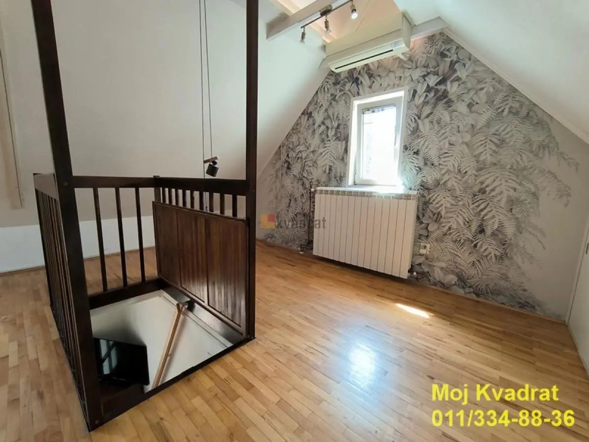 Beograd Voždovac  uknjizeni kuće 190000 evra 