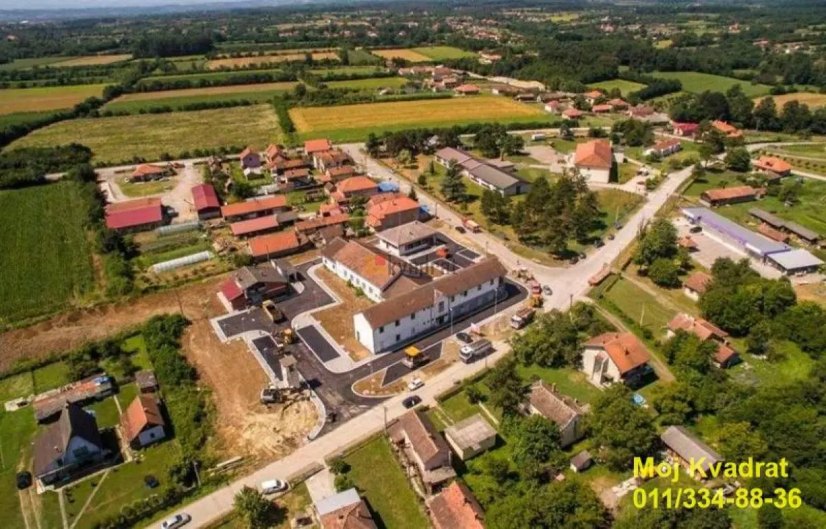  uknjizeni plac Okolina - 203000 evra 