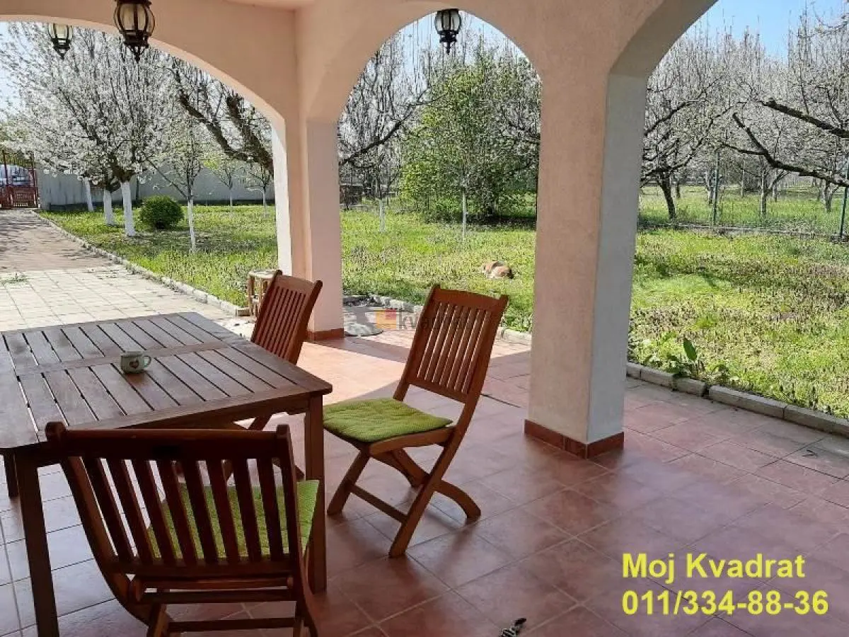  uknjizeni kuće Okolina - 159000 evra 