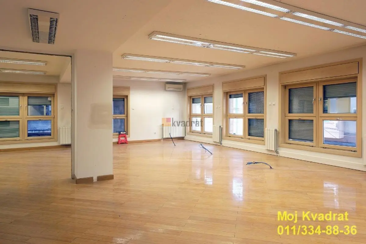 Beograd Stari Grad poslovni prostor 2500 evra 