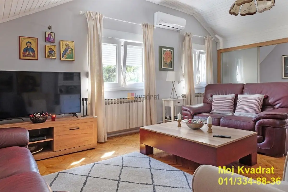  uknjizeni Četvorosoban stanovi Zemun Zemun polje centar 150000 evra 