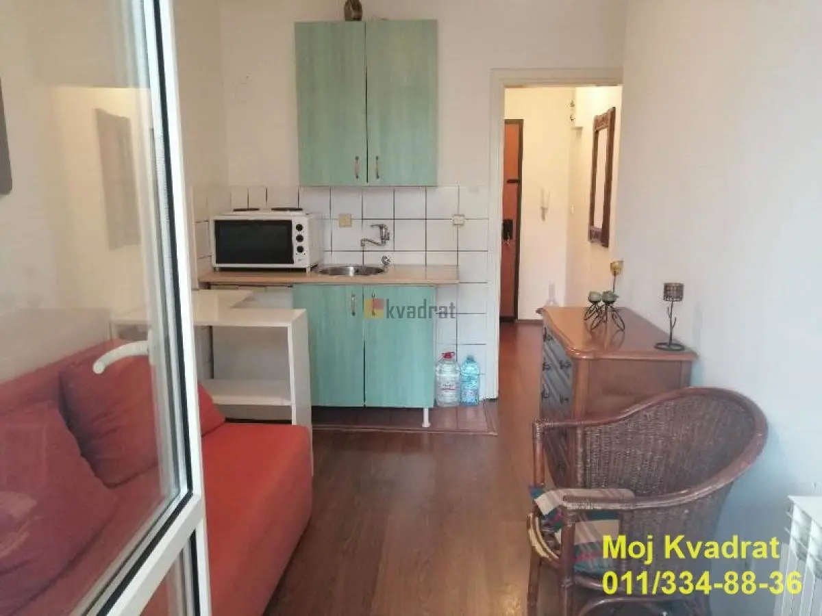 Garsonjera stanovi Novi Beograd Savski blokovi (44 45 70 70a) 300 evra 