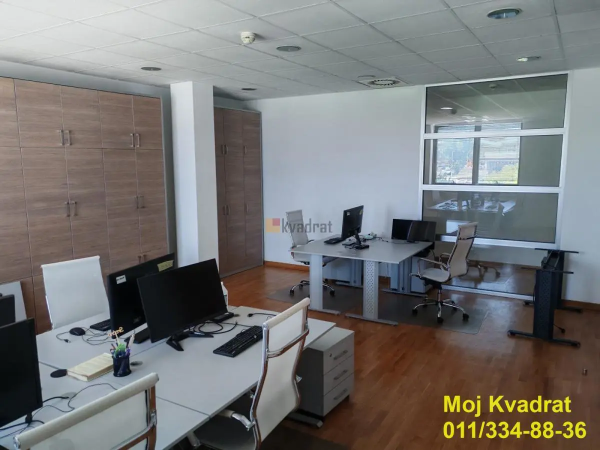 Beograd Novi Beograd poslovni prostor 4950 evra 