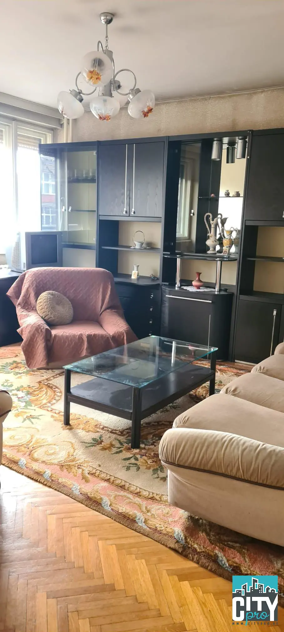 Dvosoban stanovi Novi Beograd Hotel Yu i Stari merkator 210000 evra 