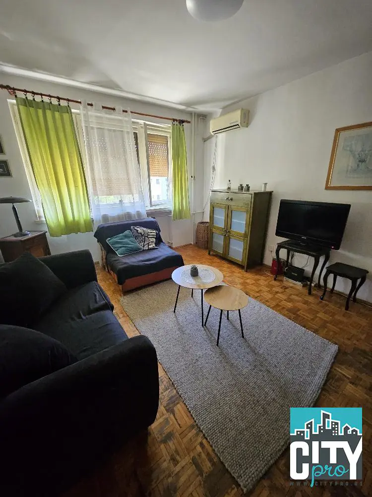 Jednosoban stanovi Zemun Zemun centar 380 evra 