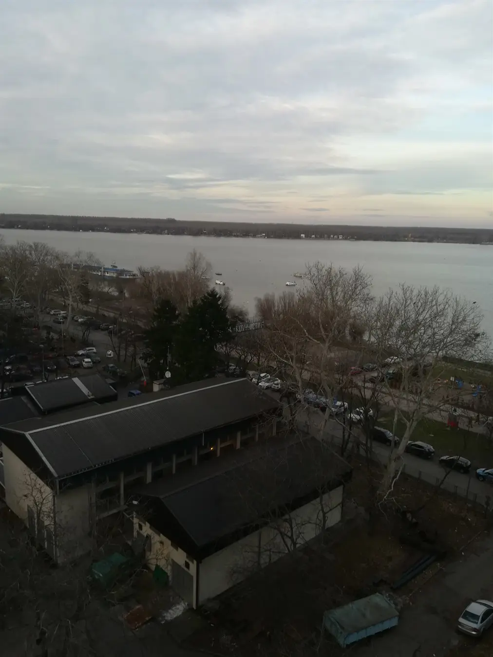  uknjizeni Četvorosoban stanovi Zemun Karadjordjerv trg 349999 evra 