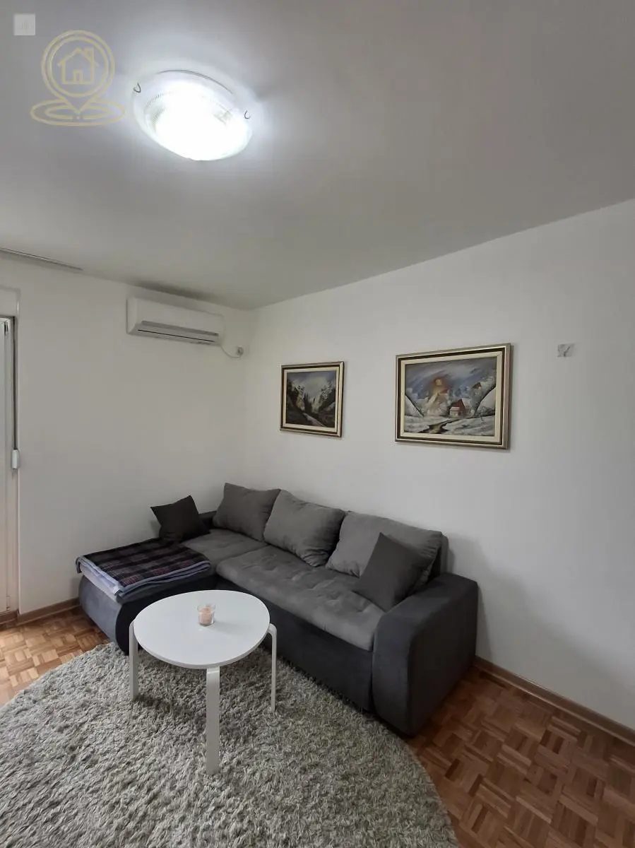 Trosoban stanovi Savski venac Dedinje 850 evra 