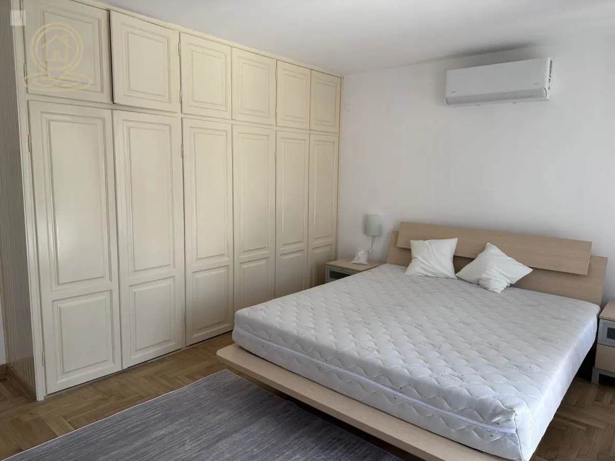 Beograd Savski Venac  novogradnja Trosoban stanovi 1200 evra 