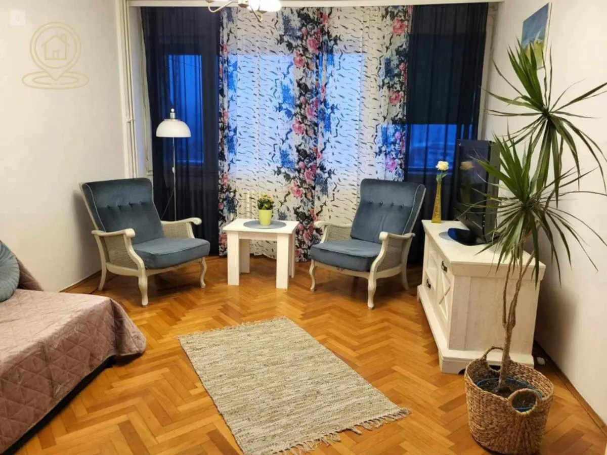 Niš Mediana Trosoban stanovi 450 evra 