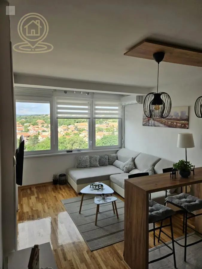 Trosoban stanovi Palilula Karaburma 550 evra 