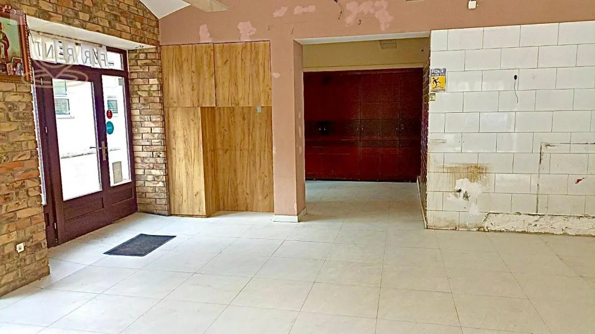  uknjizeni poslovni prostor Centar - 1500 evra 