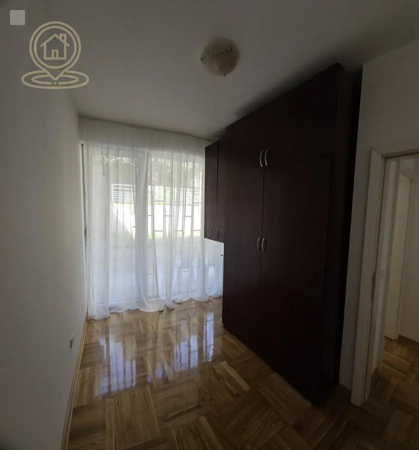 Trosoban stanovi Vračar Neimar 1300 evra 