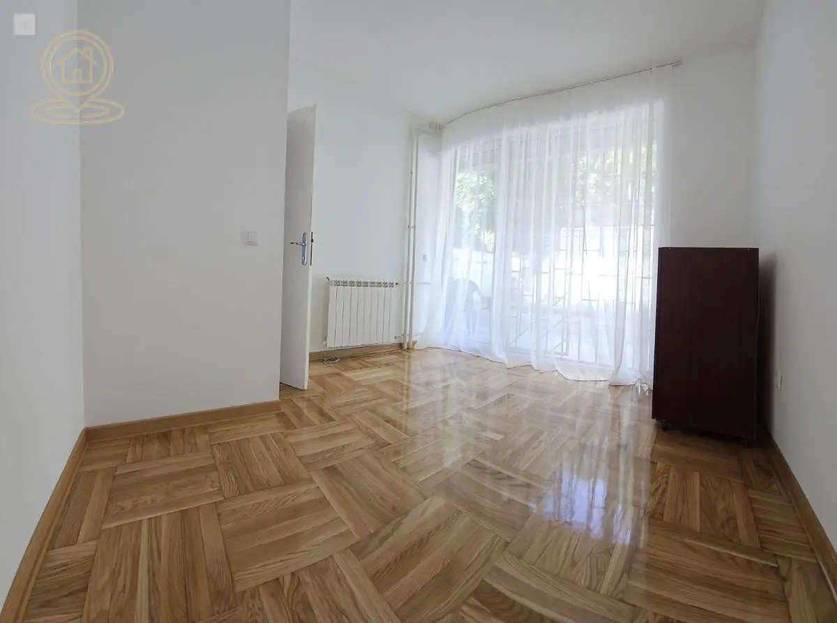 Trosoban stanovi Vračar Neimar 1100 evra 