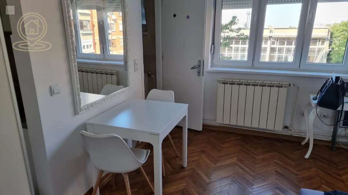 Jednosoban stanovi  - 450 evra