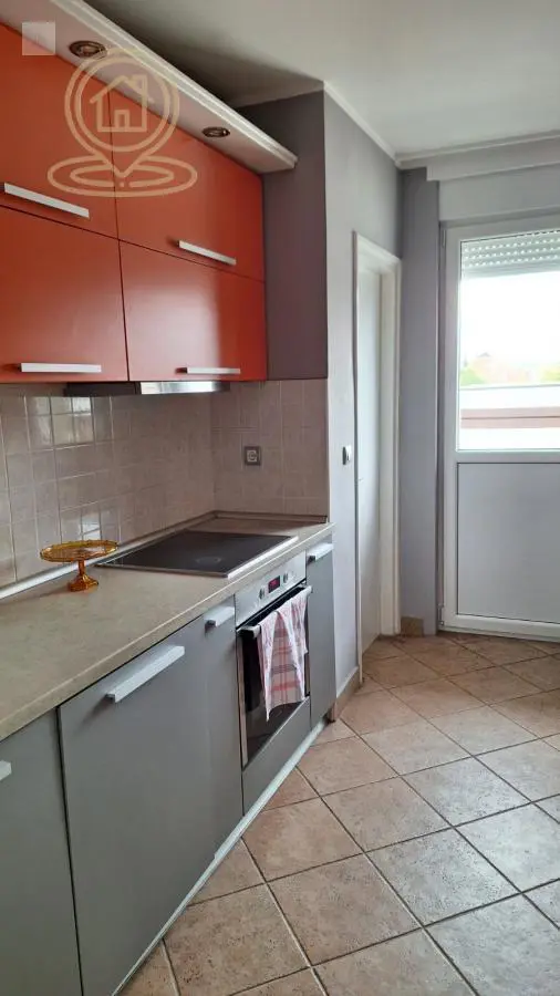 Trosoban stanovi Stari Grad - 600 evra 