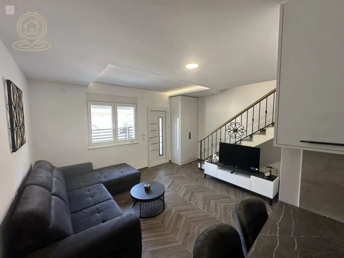  uknjizeni  novogradnja Jednoiposoban stanovi Detelinara - 111240 evra 