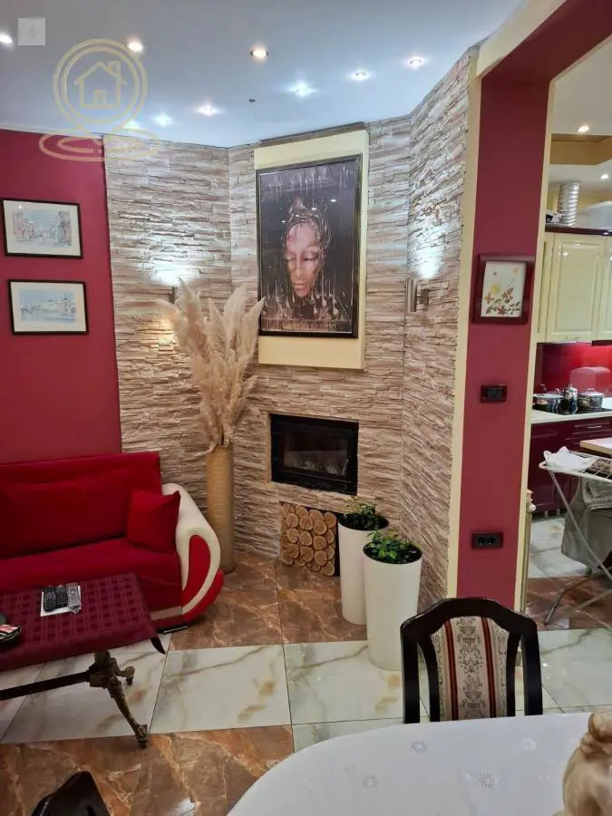  uknjizeni kuće Podbara - 270000 evra 