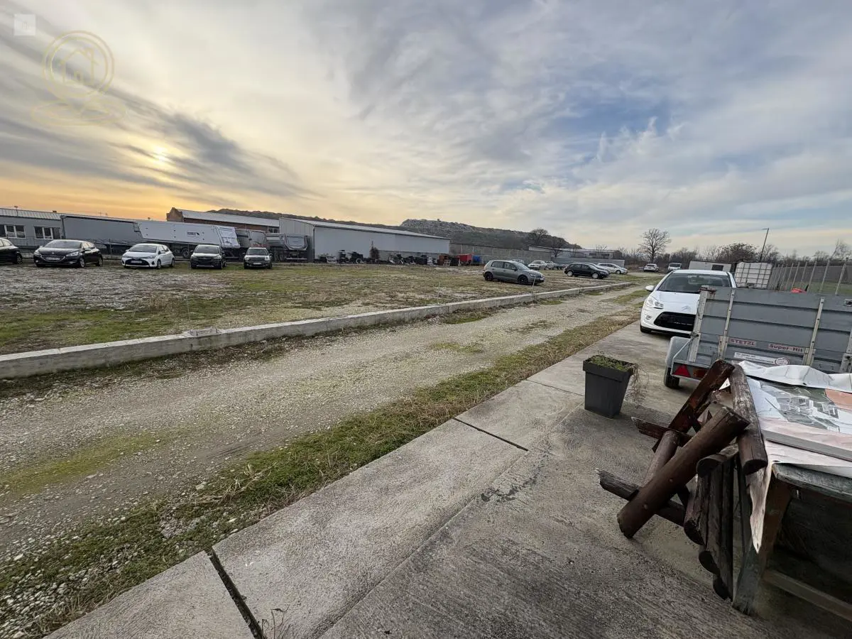 Kragujevac Aerodrom  uknjizeni plac 950000 evra 