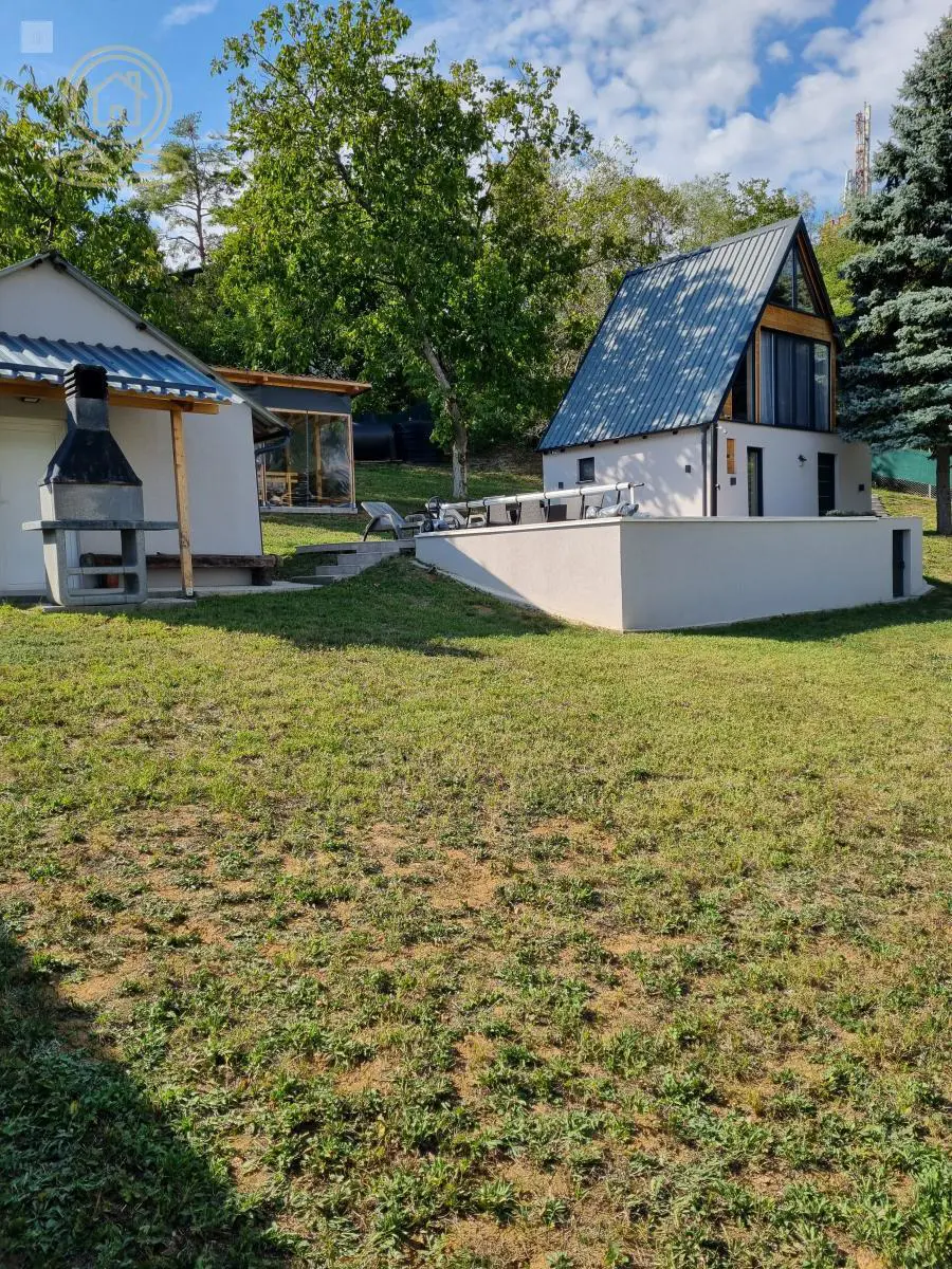 kuće Sremska Kamenica - 163200 evra 