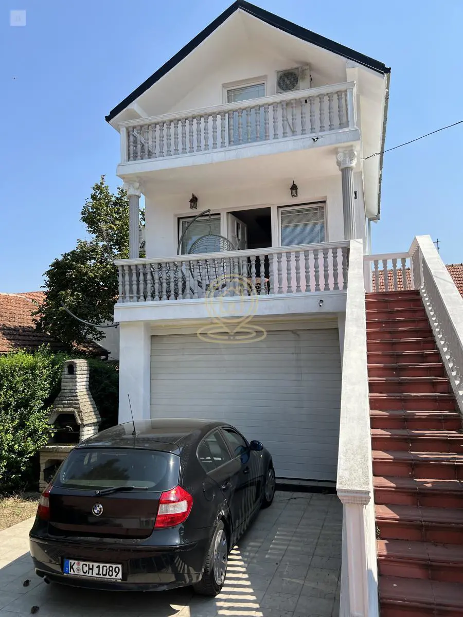 Beograd Voždovac kuće 600 evra 